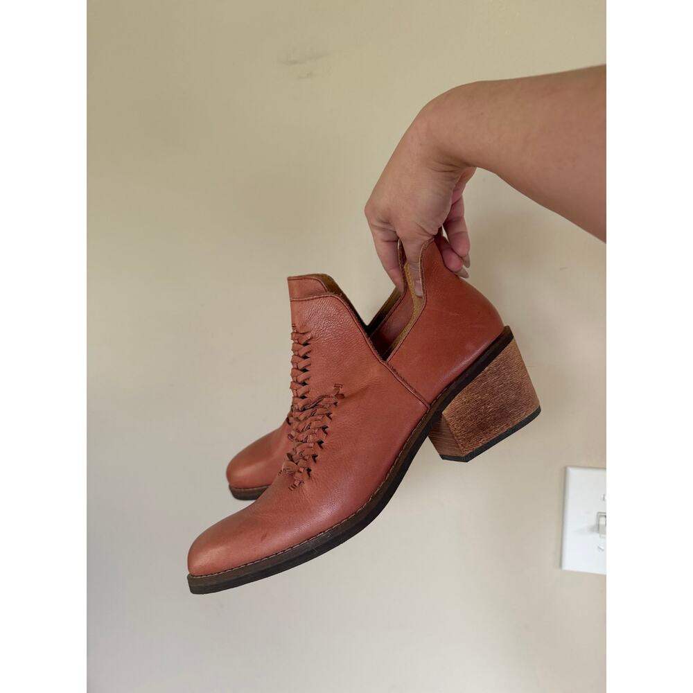 Latigo Kick Block Heel Woven Leather Ankle Boots 9.5 - Picture 3 of 6